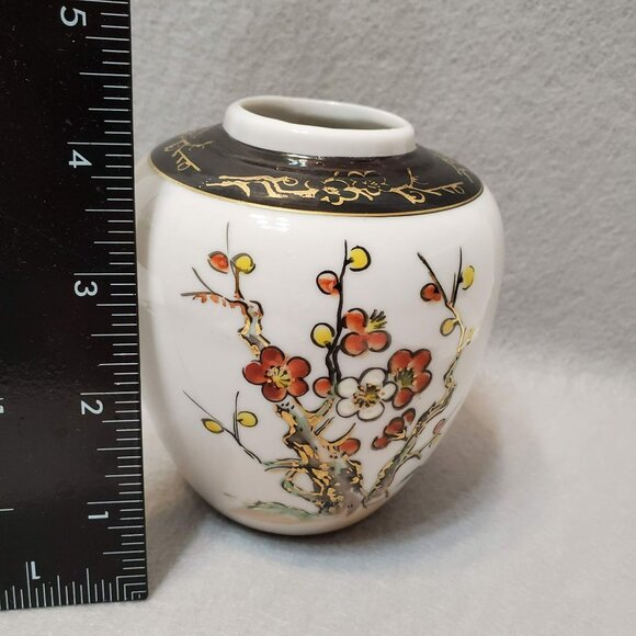 Vintage Kutani Ware Vase by Imperial, Floral Japanese Porcelain Dogwood Flower - Picture 6 of 7